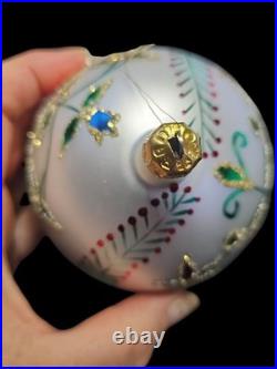 Christopher Radko 1990 Hearts & Flowers 4.5 White Ball Ornament 90-015-0
